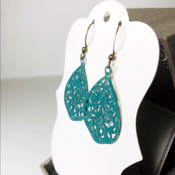 ♡ 2 for 20$ ♡ Floral Cutout Verdigris Earrings - Picture 2 of 4